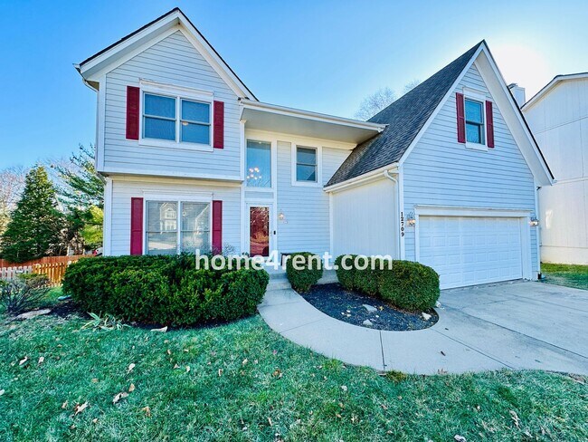 Photo - Blue Valley Northwest home on a cul-de-sac w/ granite counters, ss appliances and fenced yard!