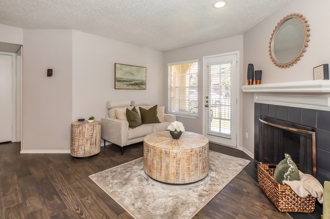 Photo - Eagle's Point Apartments