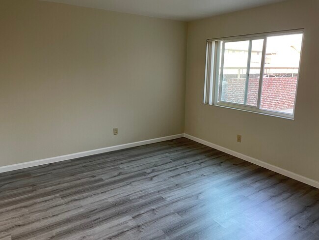 Photo - 2070 Latham St Unit 1