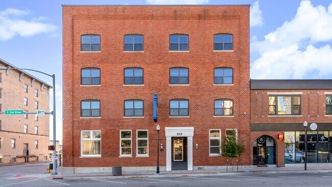 Photo - 225 E 2nd St