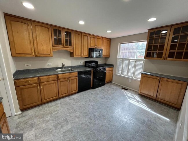 Photo - 15705 Anamosa Dr