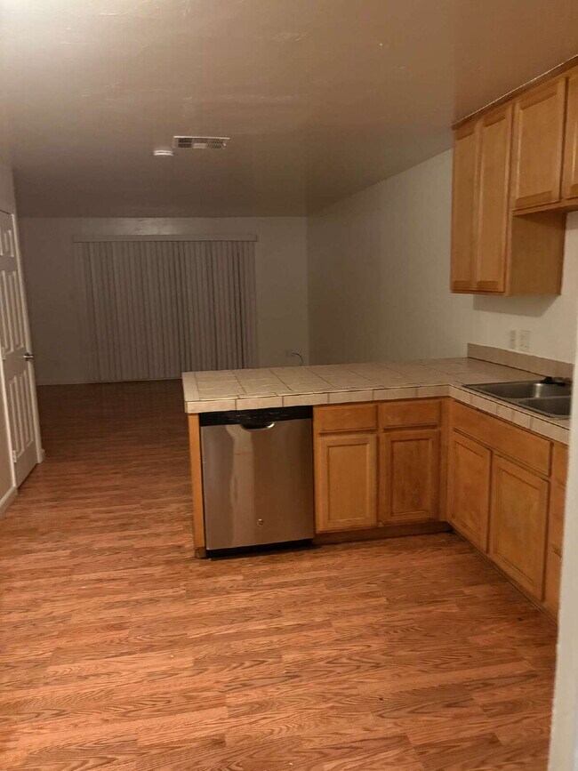 Photo - Updated interior - must see! Parking On Site - Laundry On Site Unidad C