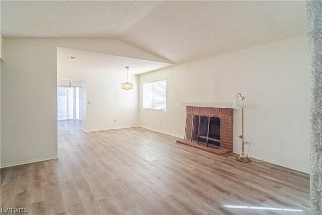 Photo - 366 Heath Ct