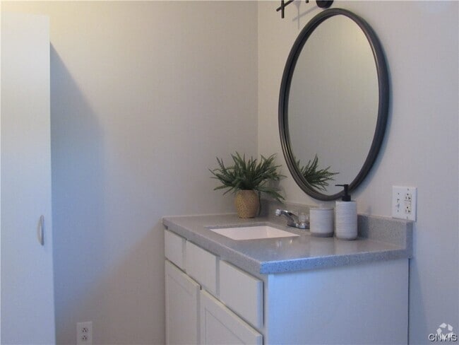 Building Photo - 28 E River Rd Rental