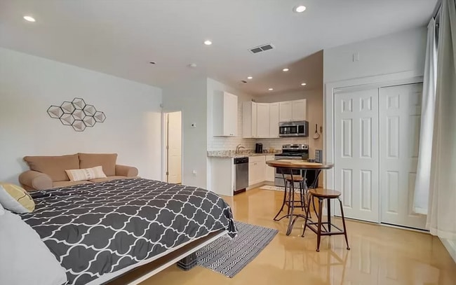 Photo - 947 N Ormewood Park Dr SE