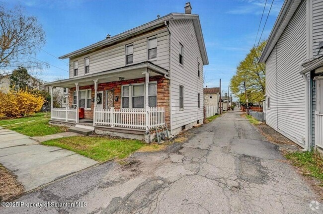 Building Photo - 540 River St Rental