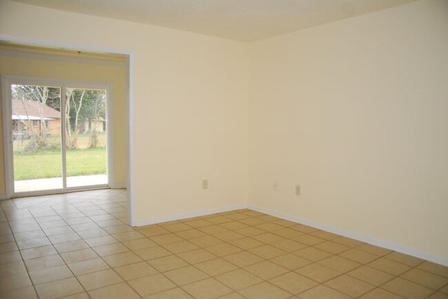 Photo - 1005 Debra Dr