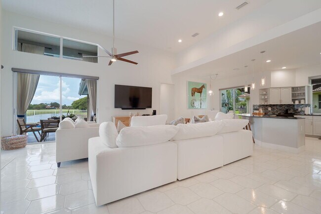 Photo - 1907 S Club Dr