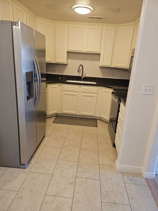 Photo - 3 Bed 2 Bath TH in Orem For Rent!