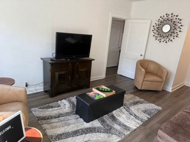 Photo - 441 Manor Pl NW Unit Apt 2