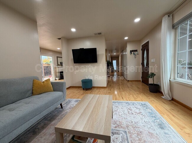 Photo - 1411 Hillsdale Ave