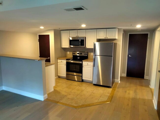 Building Photo - 57 Imlay St Unit E