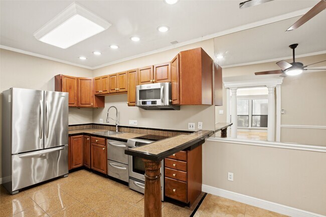 Photo - 2100 Tanglewilde St Unit 537