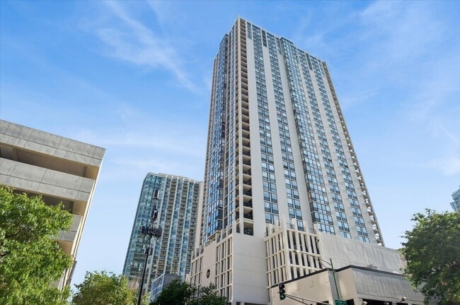 Building Photo - 1122 N Clark St Unit 2108