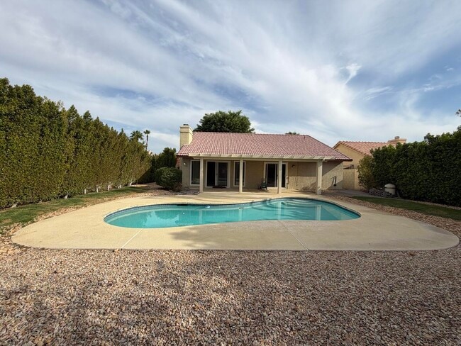 68412 Descanso Cir