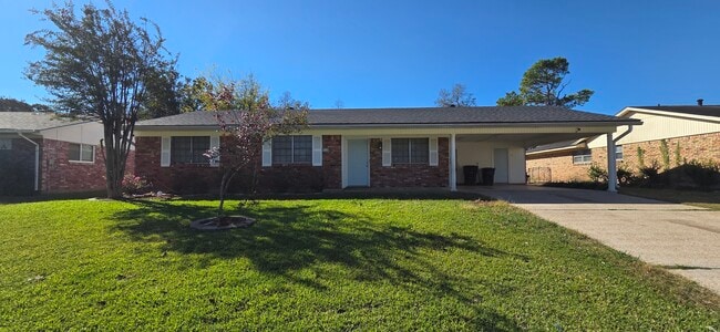 Building Photo - 2114 Ray Ave