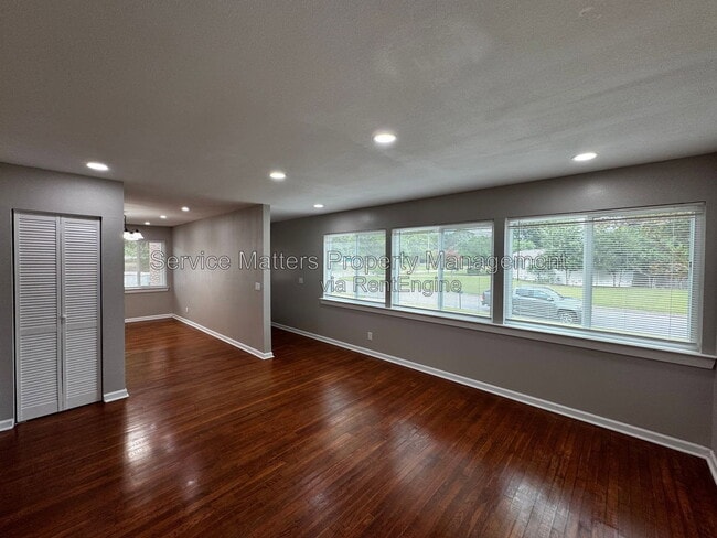 Photo - 707 Woodmere Dr