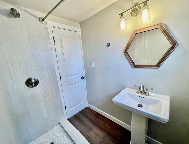 Photo - 2103 1st St S