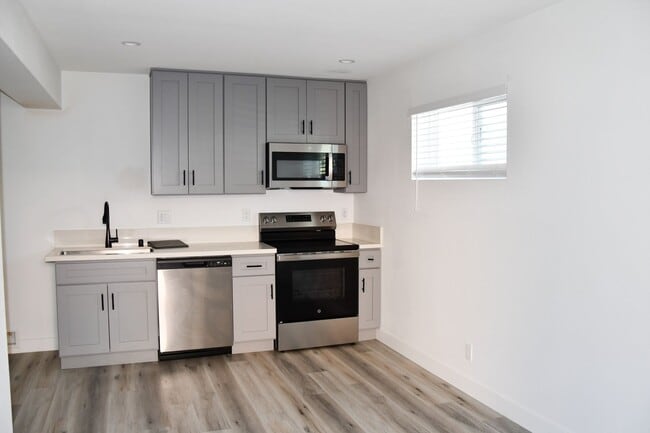 Building Photo - Valencia (994) Unit Valencia (994) #108