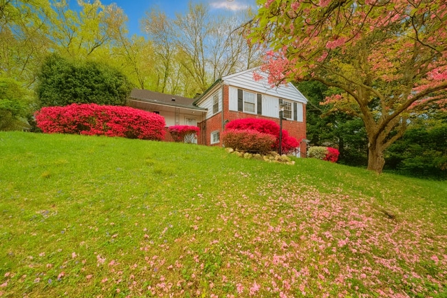 Photo - 4902 Elsmere Ave