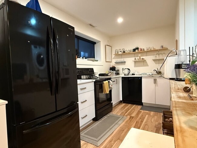 Photo - 46265 Hope River Rd