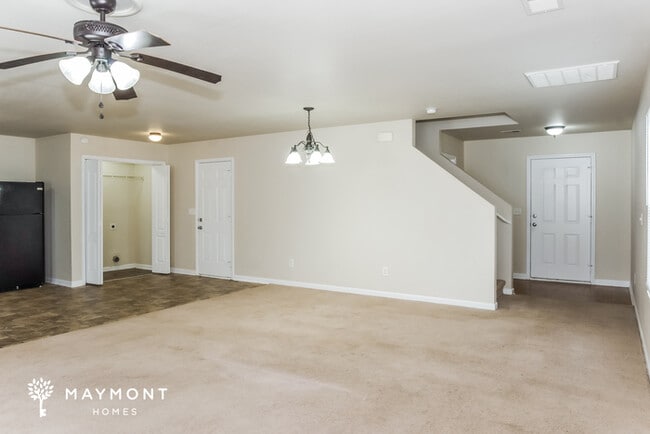 Photo - 114 Whitestone Dr NE