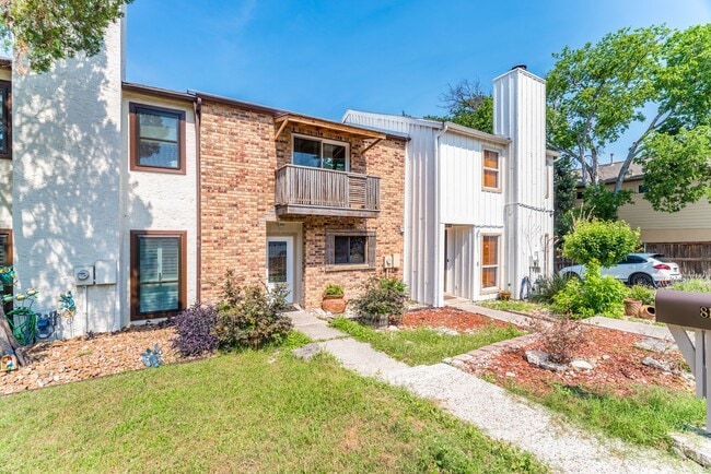Photo - 2-BEDROOM TOWNHOME IN ALAMO HEIGHTS
