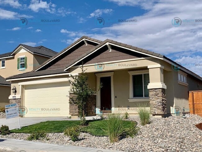 Gorgeous Newer 3 Bedroom Home! Located off... - Gorgeous Newer 3 Bedroom Home! Located off...