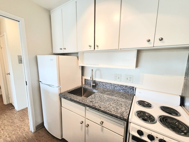 Photo - Woodlake Studio Unit 318