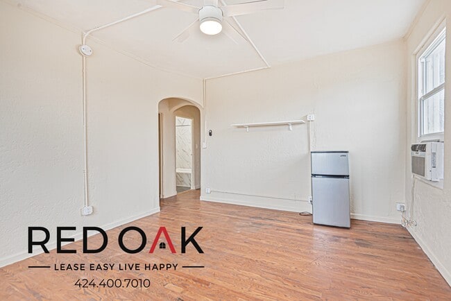 Building Photo - 2731 Beverly Blvd Unit 308