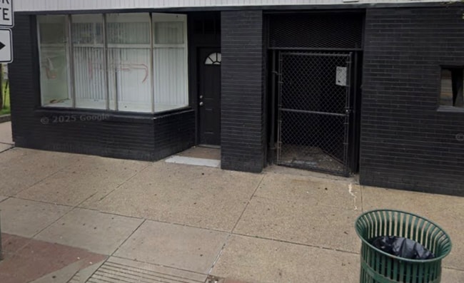 Building Photo - 105-107-107 E 8th Ave