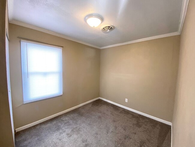 Photo - 1311 W Maywood Ave