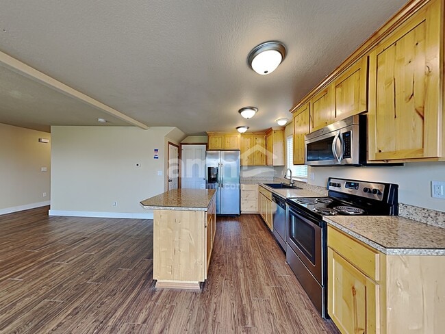 Photo - 2522 Char Cir NW