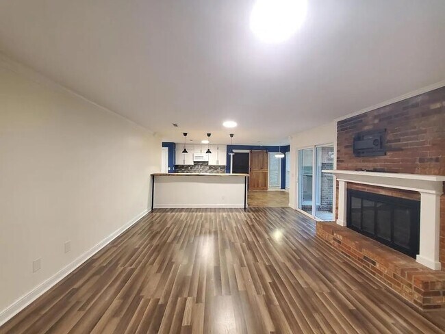 Photo - 504 Robin Ln