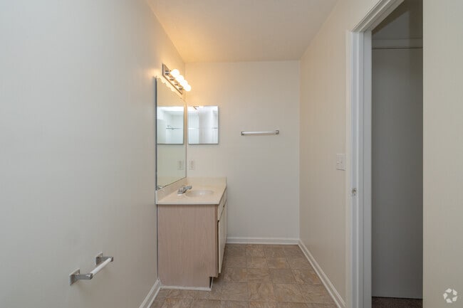 3BR, 2BA - 1,434SF - Primary Bathroom