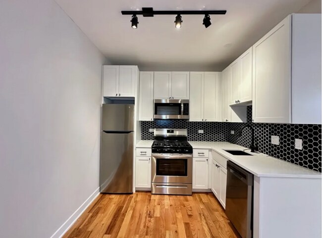 Photo - 655 W Wrightwood Ave Unit 300