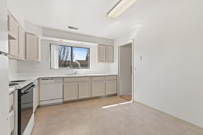 Photo - Legacy Place Apartments - Southfield, MI