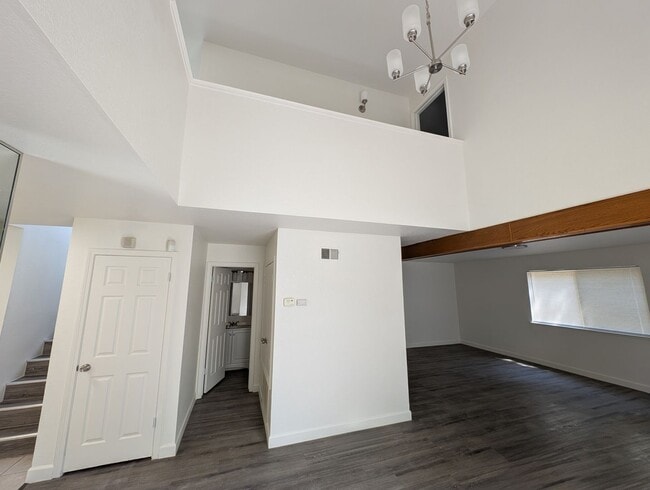 Building Photo - Spacious 2-Bedroom, 2.5-Bathroom Home on Q...