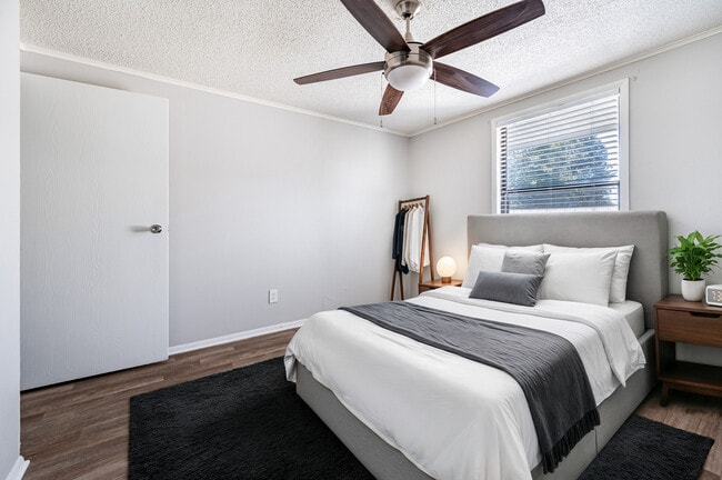 Canyon & Knox Landing - Knoxville TN - Bedroom - Canyon & Knox Landing