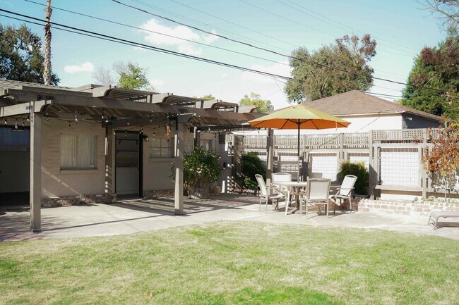 Photo - 321 Las Palmas Ave