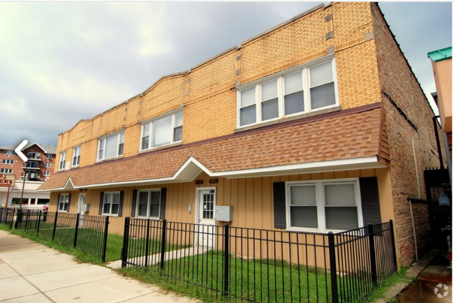 Building Photo - 3915 Joliet Ave Unit 4 Rental