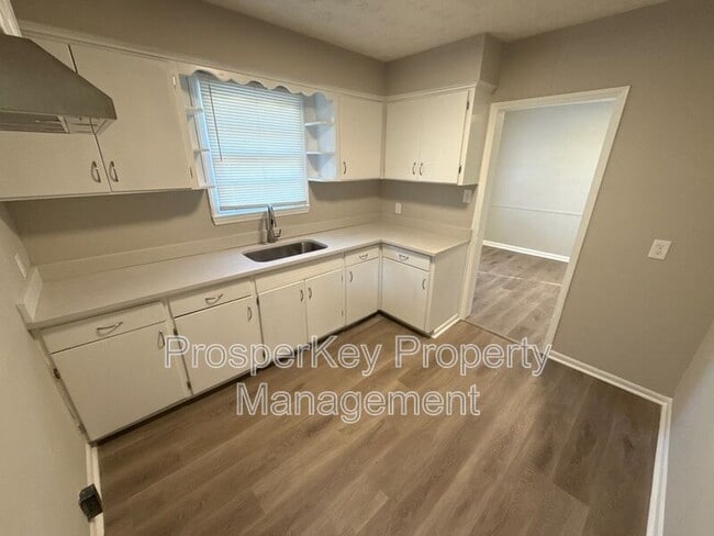 Photo - 128 Wickham Dr