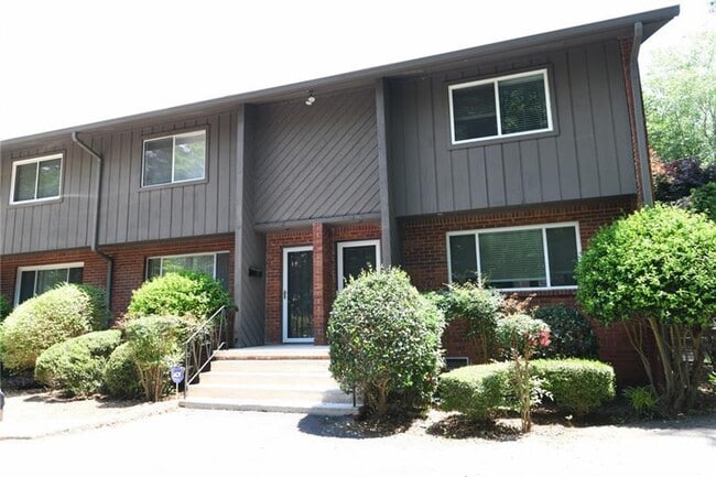 Building Photo - 1604 Briarcliff Rd NE Unit 2