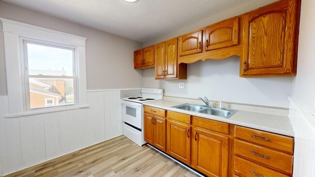 Photo - 124 S Haines Ave