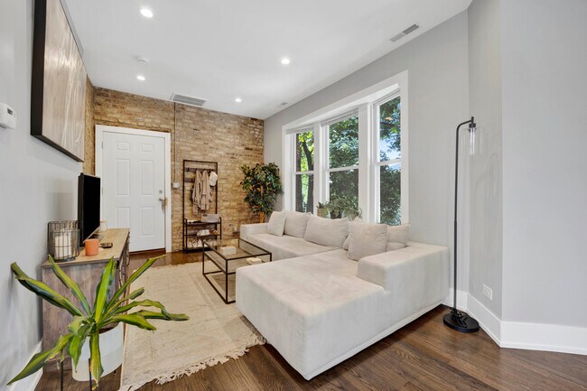 Photo - 2519 W Altgeld St Unit 1e