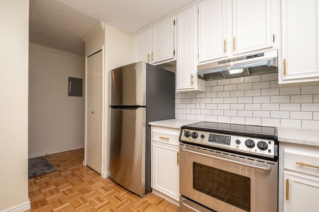 Photo - 3470 S Poplar St