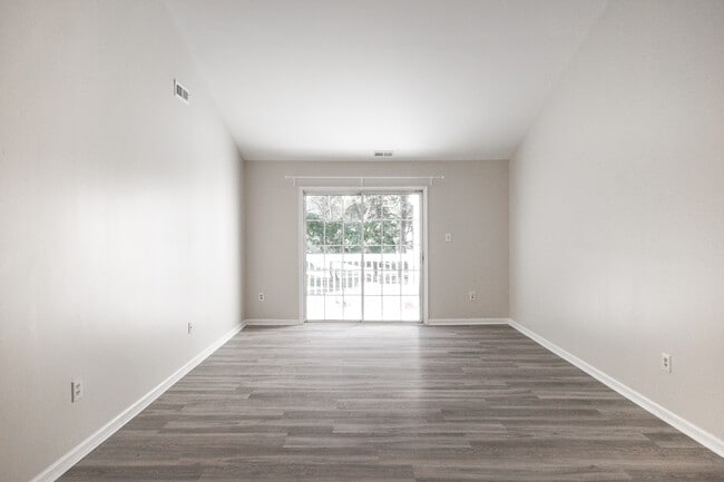 Photo - 1396 Tristram Cir