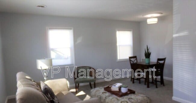 Photo - 2112 W 69th St