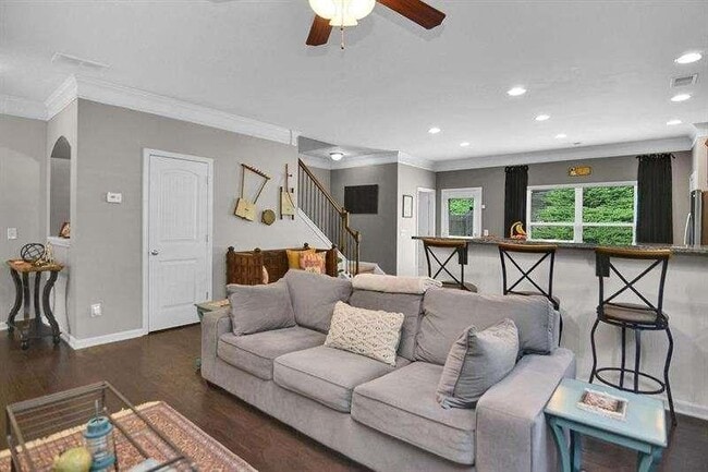 Photo - 307 Lakeside Ln