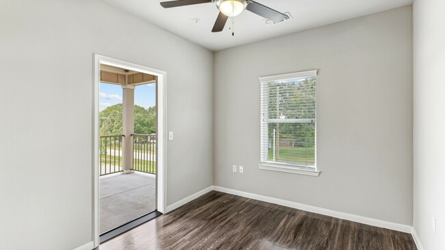 Áreas de comedor con balcones de gran tamaño - Copperwood at Kay